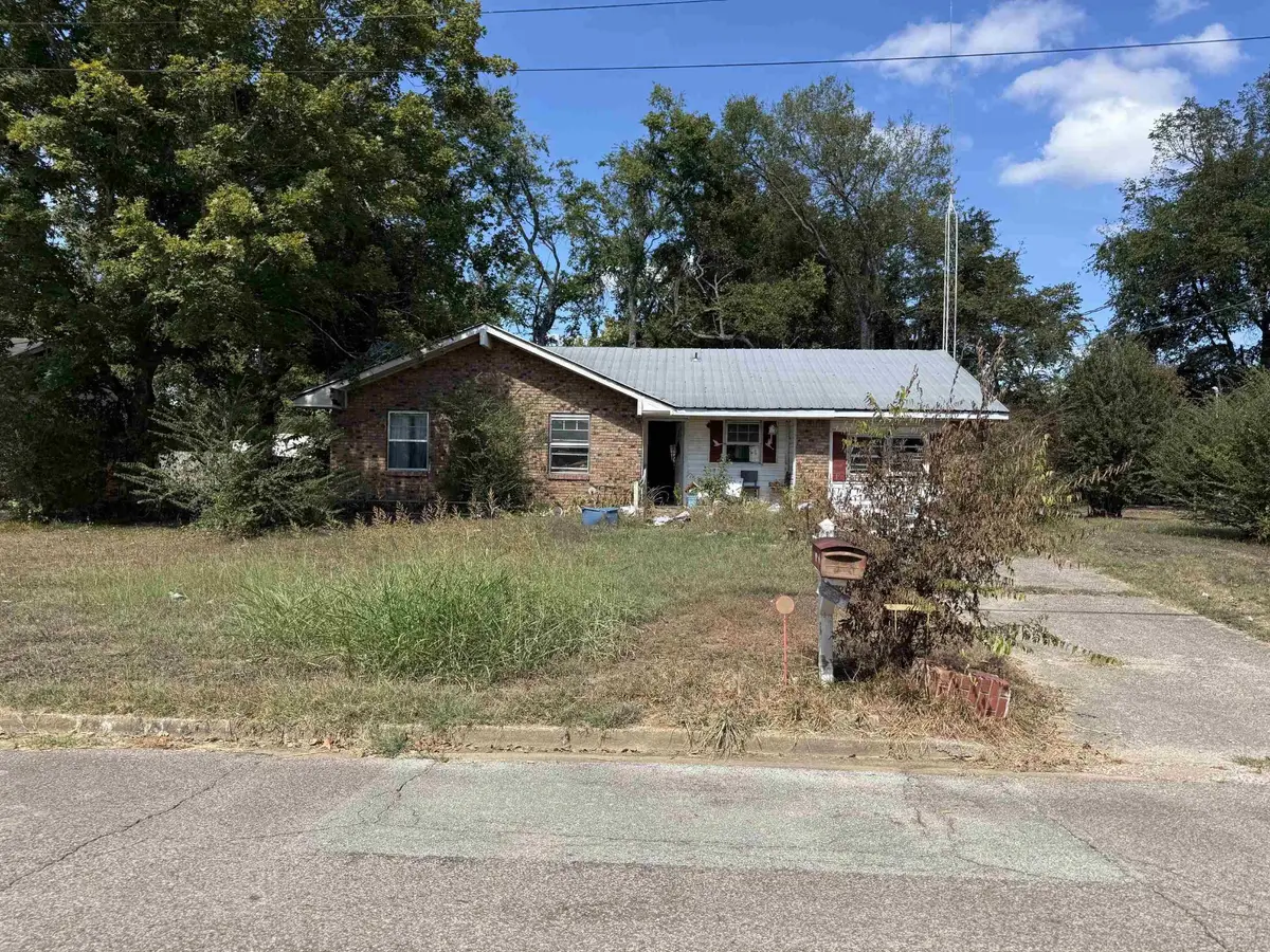 305 Walnut St, Savannah, TN 38372 - #1