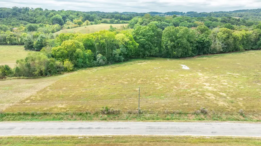 7 Craig Bridge Rd, Williamsport, TN 38487 - #3