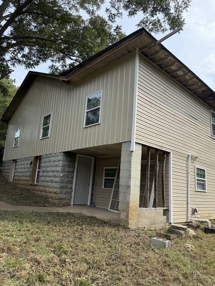 422 N Brewer St, Paris, TN 38242 - #3