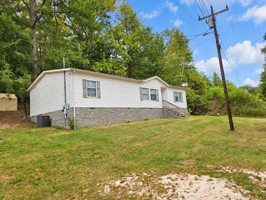 225 Pineview Rd, Linden, TN 37096 - #2