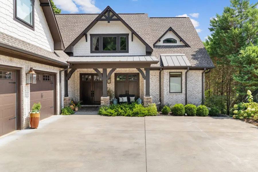 638 Pinegrove Dr, Muscle Shoals, AL 35661 - #3