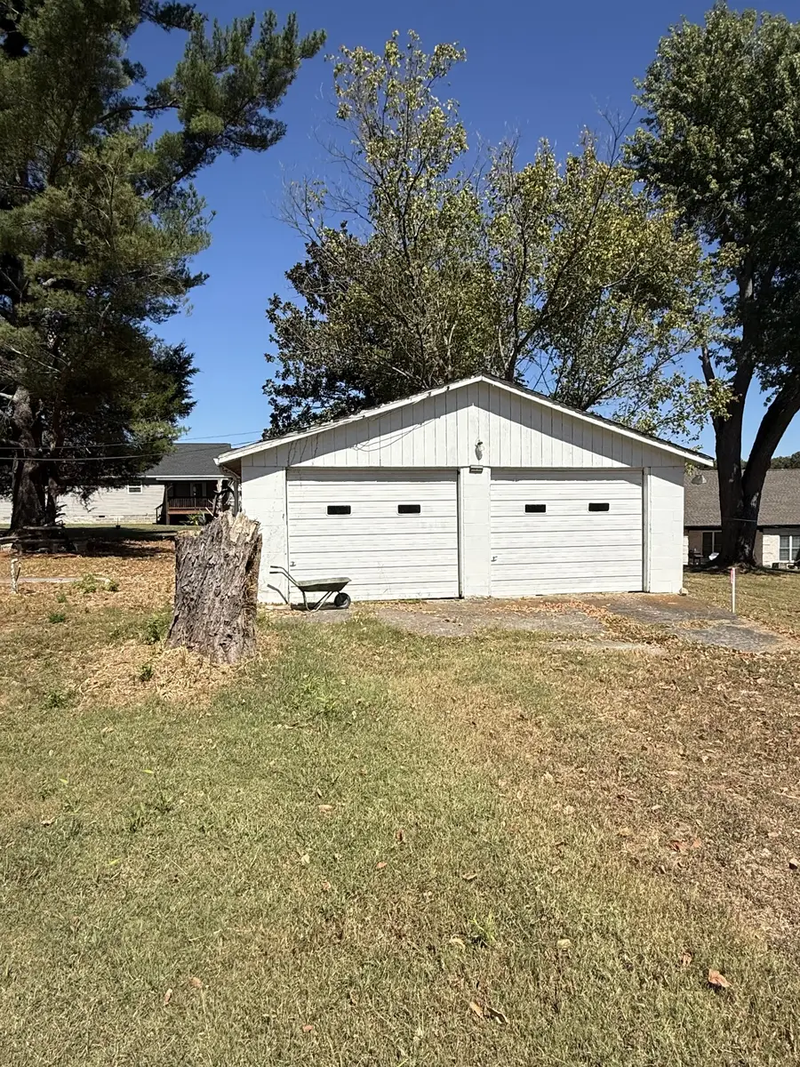 180 Old Post Rd, McMinnville, TN 37110 - #2