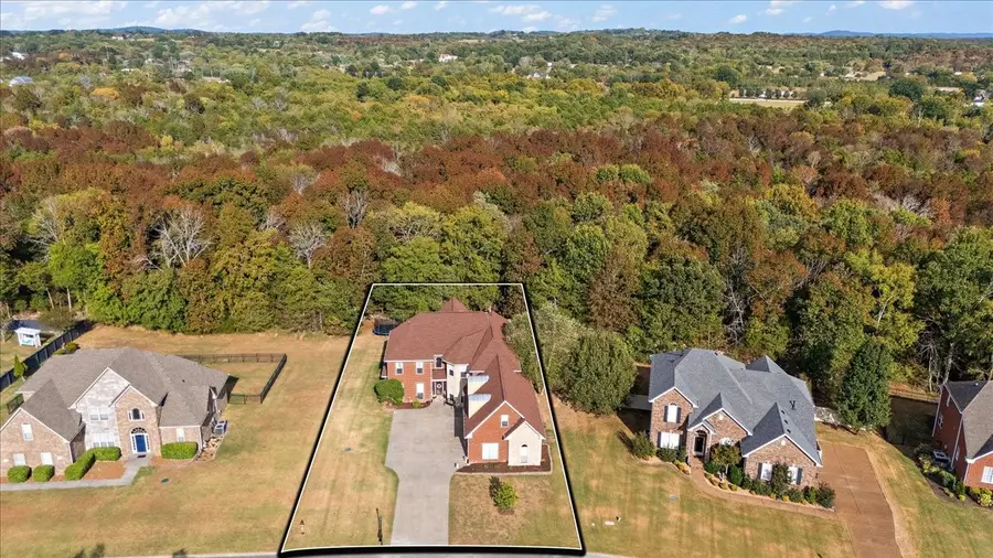 136 Seven Springs Dr, Mount Juliet, TN 37122 - #2