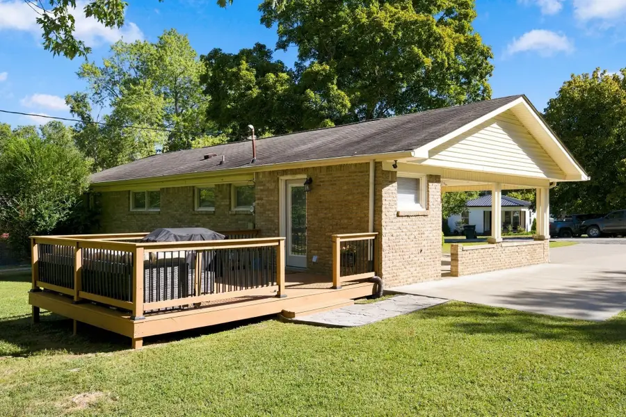 204 Park Cir, Waverly, TN 37185 - #2