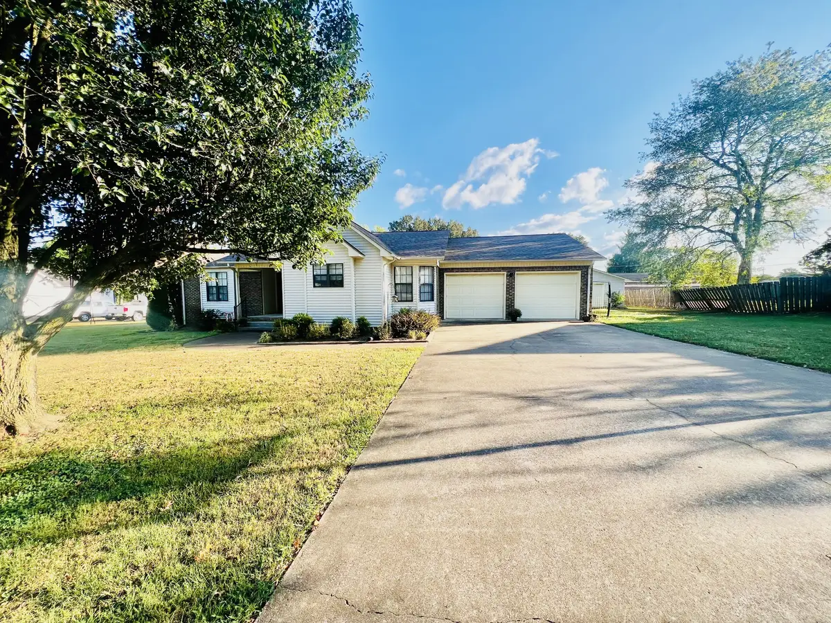 713 Douglas Dr, Lawrenceburg, TN 38464 - #1