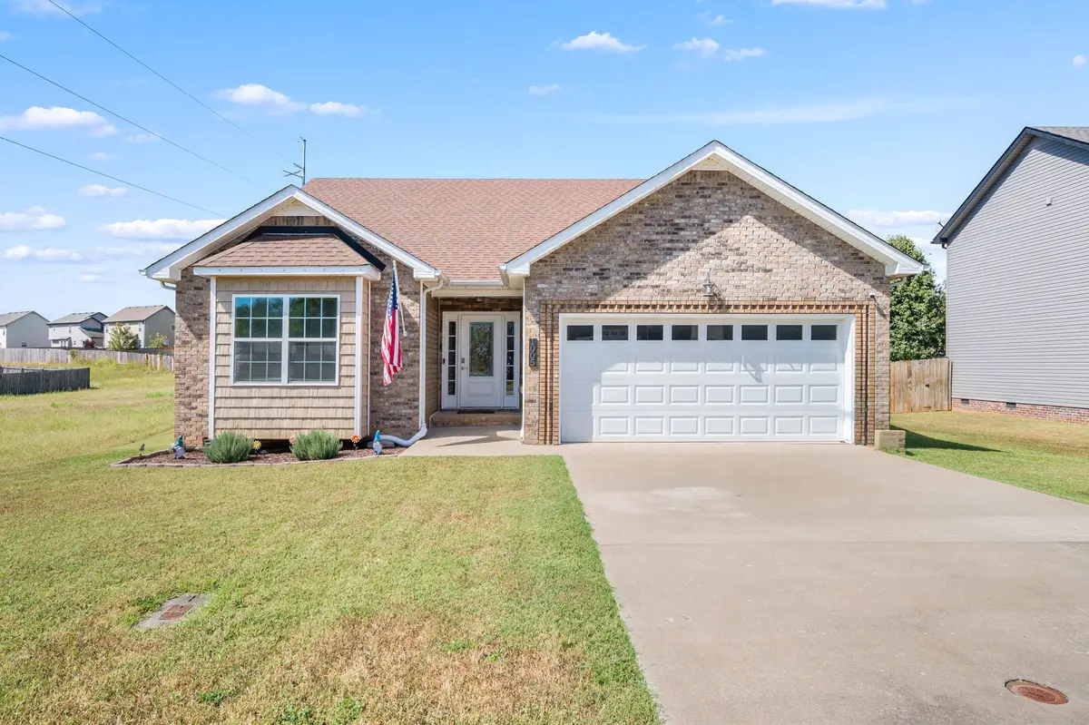 1005 Harding Dr, Clarksville, TN 37042 - #1