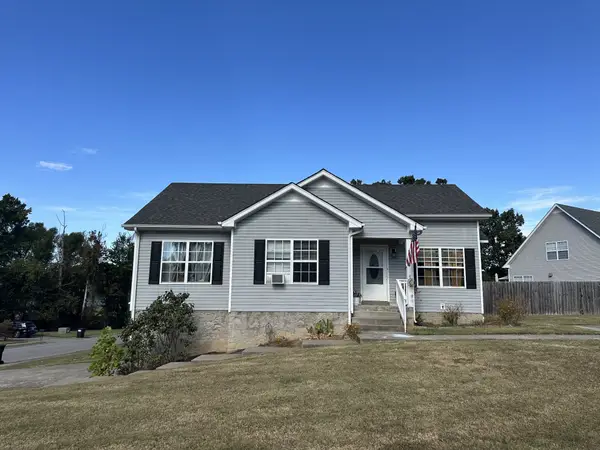 1697 Parkside Dr, Clarksville, TN 37042