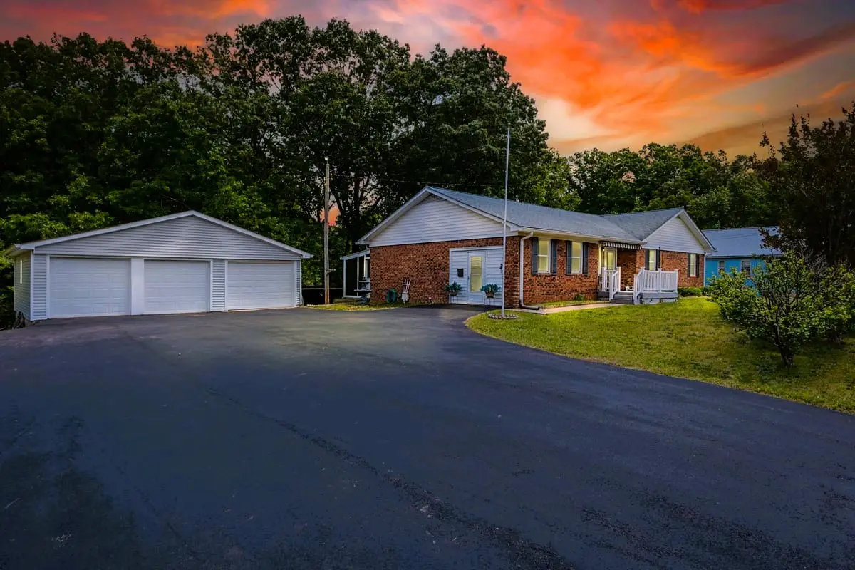 190 Post Oak Ave, Camden, TN 38320 - #1