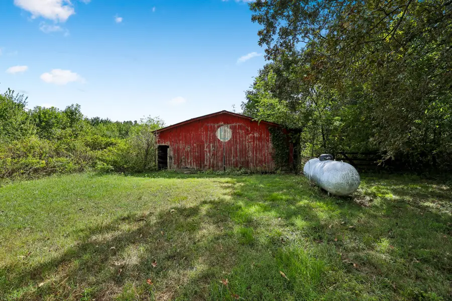 495 Hickory Dr, Manchester, TN 37355 - #2