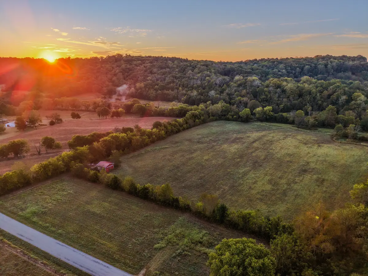 612 Bee Spring Rd, Dellrose, TN 38453 - #1
