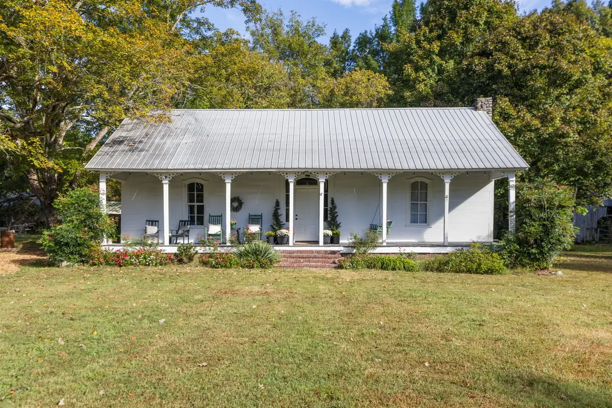 6040 Hwy 438 W, Linden, TN 37096 - #1