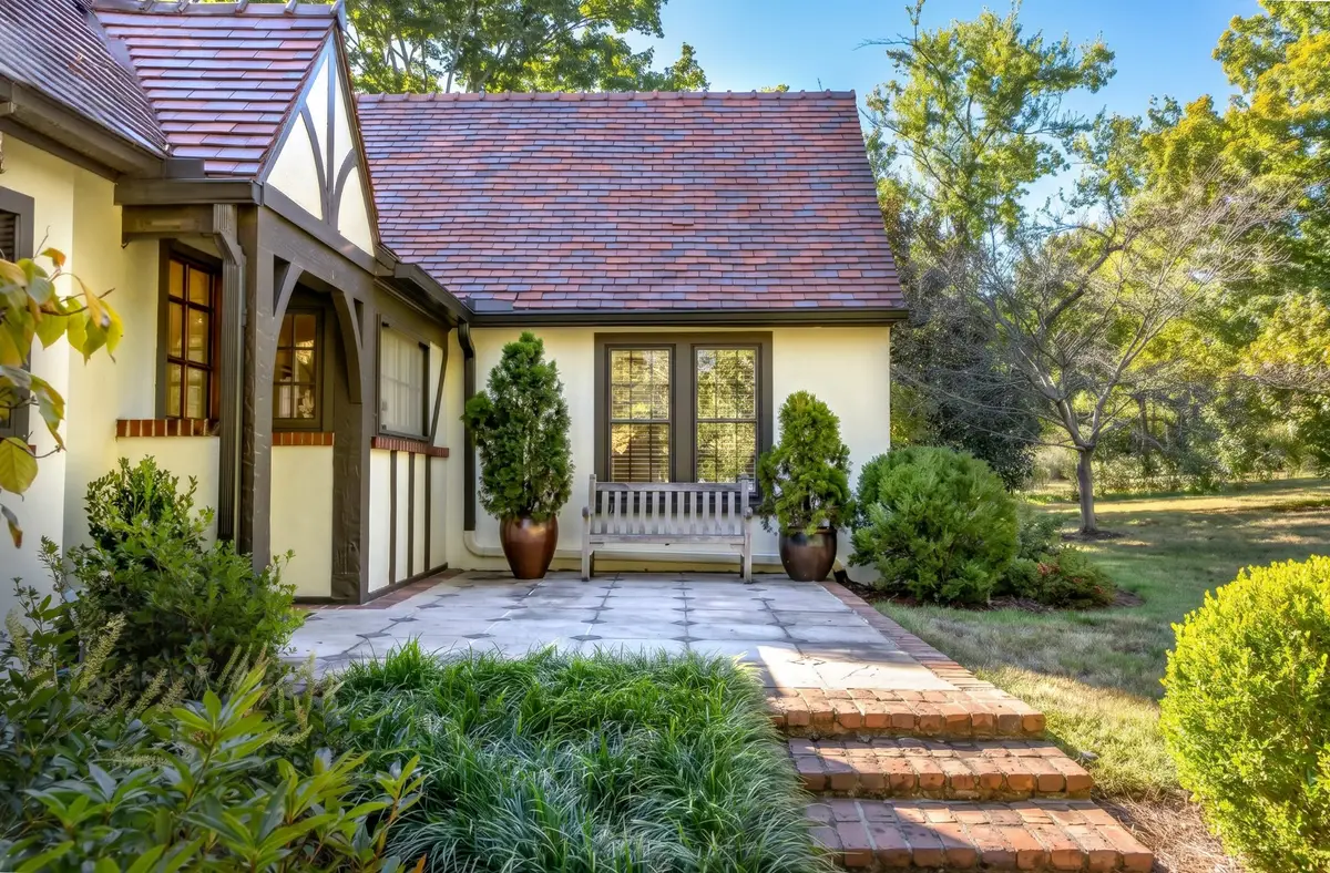 1201 Graybar Ln, Nashville, TN 37215 - #1