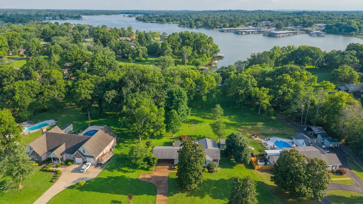 182 Cherokee Rd, Hendersonville, TN 37075 - #1
