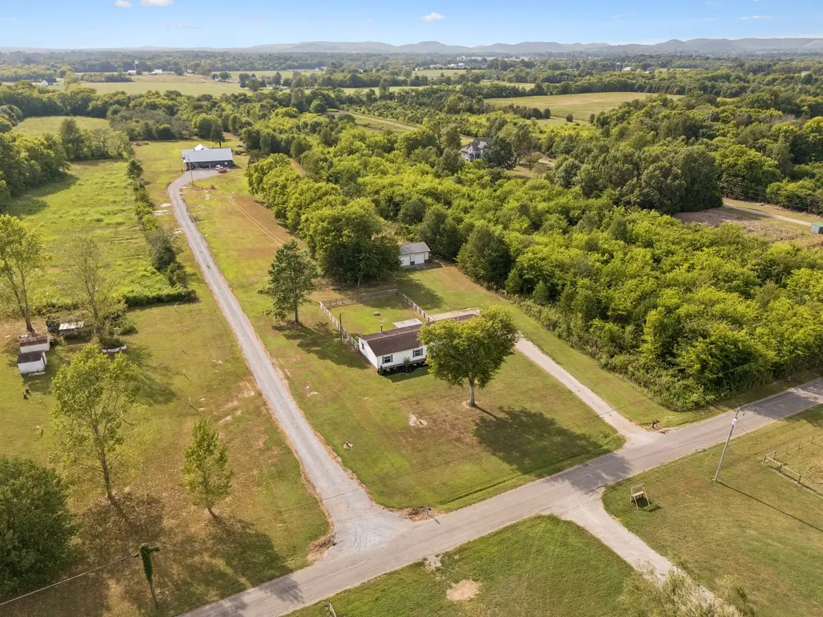4976 Comstock Rd, Chapel Hill, TN 37034 - #1