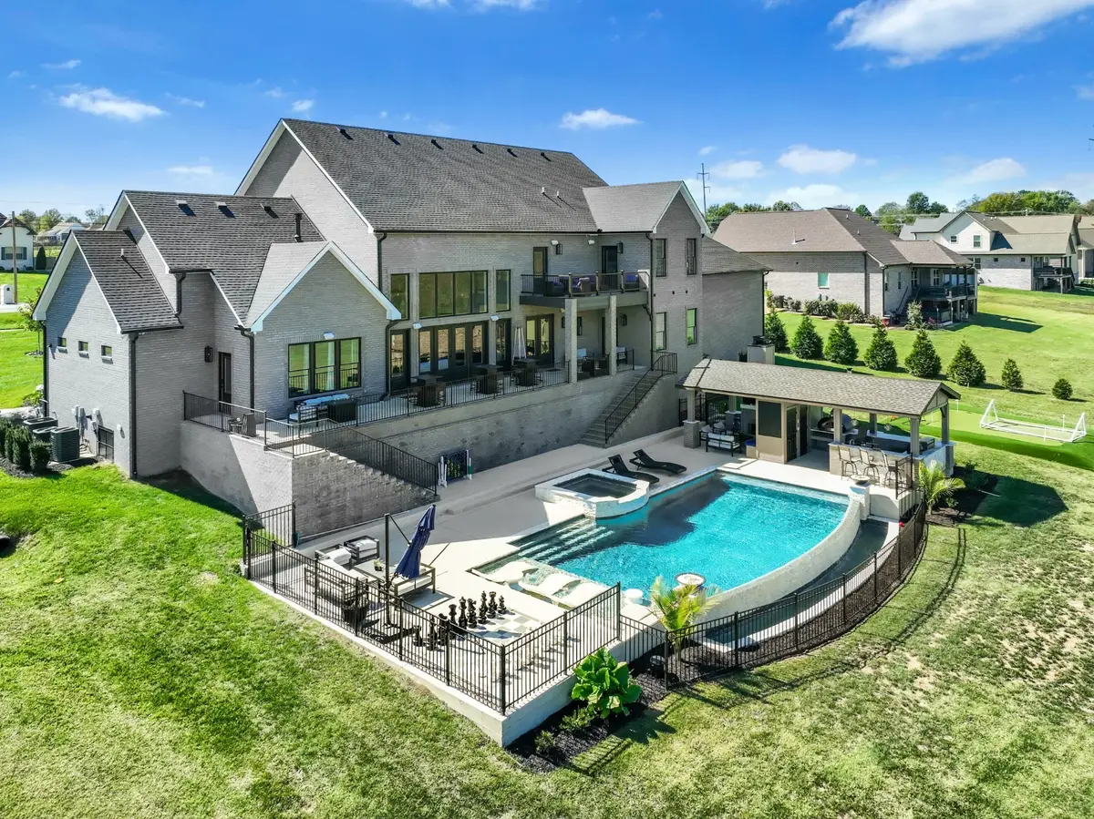 617 Coles Ferry Rd, Gallatin, TN 37066 - #1