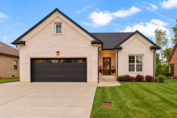 824 Brown Swiss Ct, Clarksville, TN 37043