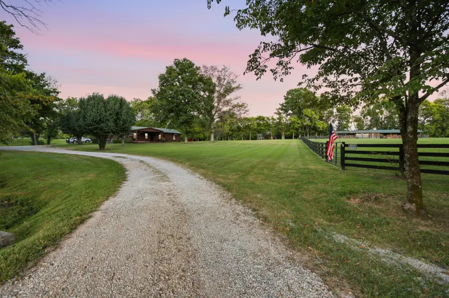 4220 Little Pond Ln, Thompsons Station, TN 37179 - #2