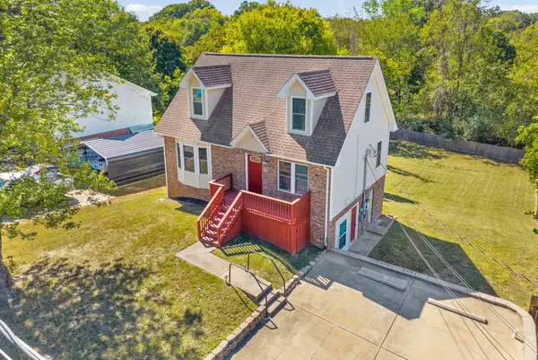 706 Green Valley Ct, Clarksville, TN 37042