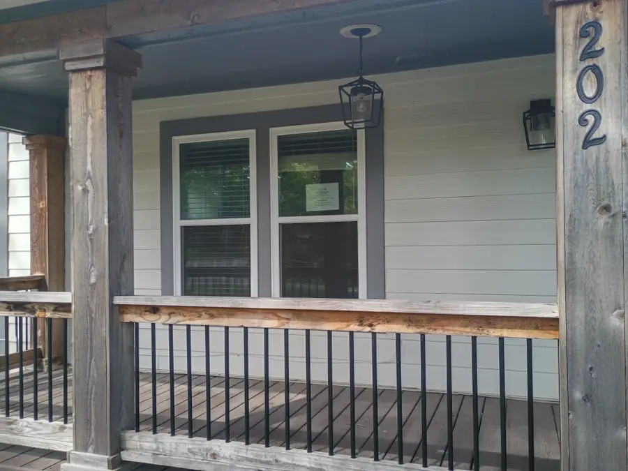 202 Cherry St, Dickson, TN 37055 - #2