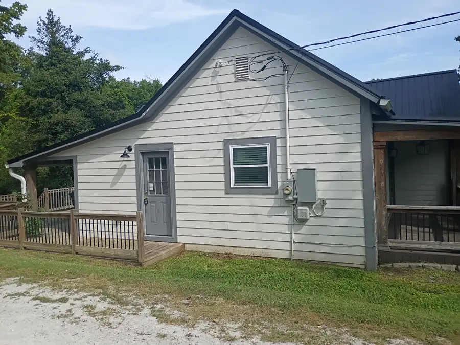 202 Cherry St, Dickson, TN 37055 - #3