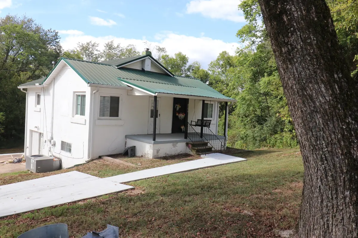 8294 Lawrenceburg Hwy, Mount Pleasant, TN 38474 - #1