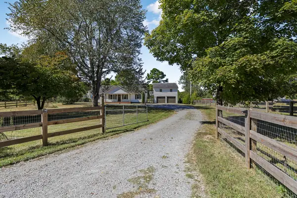 4670 Lunns Store Rd, Chapel Hill, TN 37034
