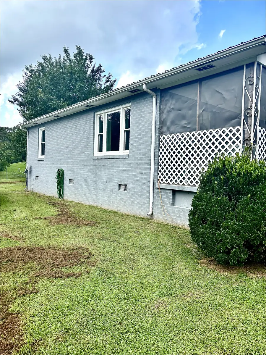 985 Ccc Rd, Mc Ewen, TN 37101 - #3