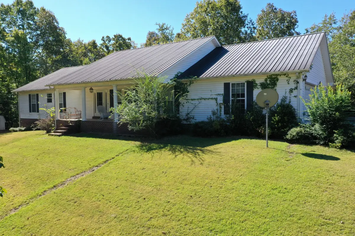 112 Phillips Dr, Linden, TN 37096 - #1