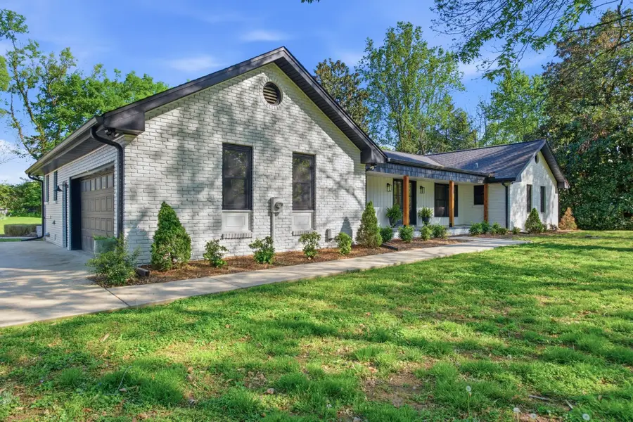 301 Rosebrook Dr, Gallatin, TN 37066 - #2