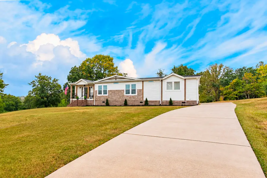 410 Columbia Ave, Centerville, TN 37033 - #2