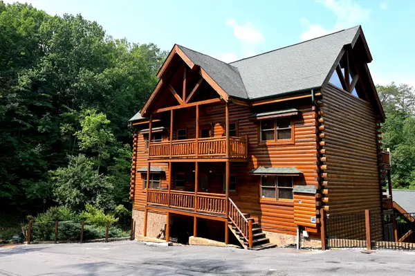 1114 Black Bear Cub Way, Sevierville, TN 37862