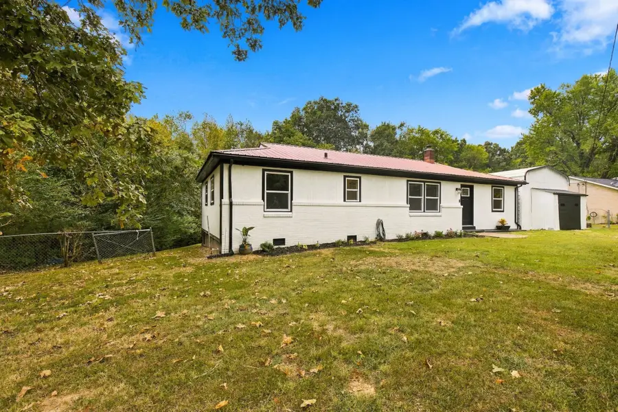 431 E Little Richland Rd, Waverly, TN 37185 - #2