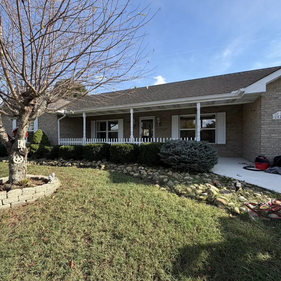 2526 Goingback Cir, Sevierville, TN 37876 - #2