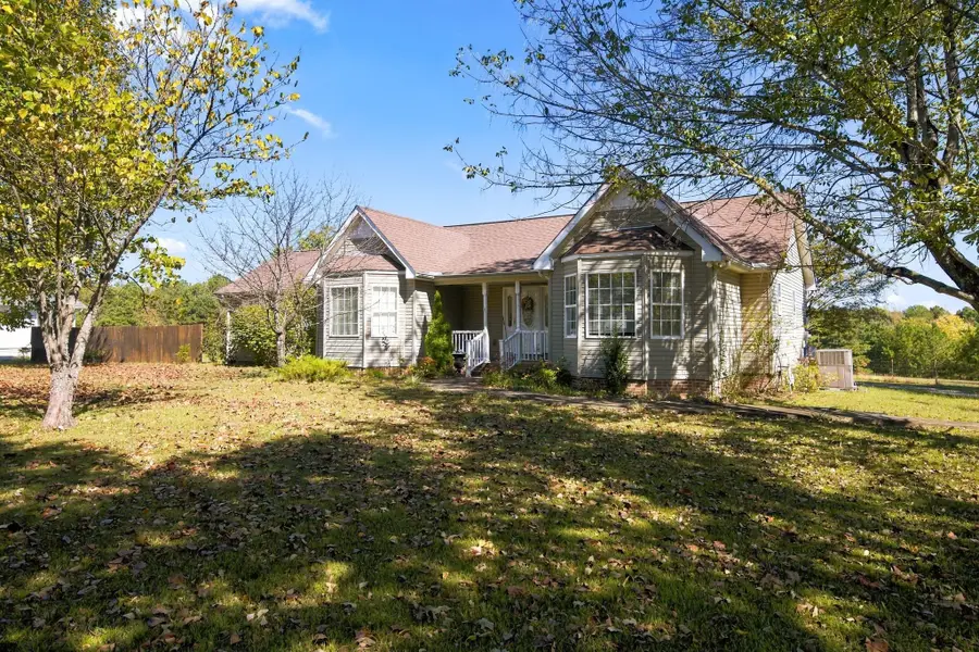 2288 Old Blacktop Rd, Mc Ewen, TN 37101 - #2
