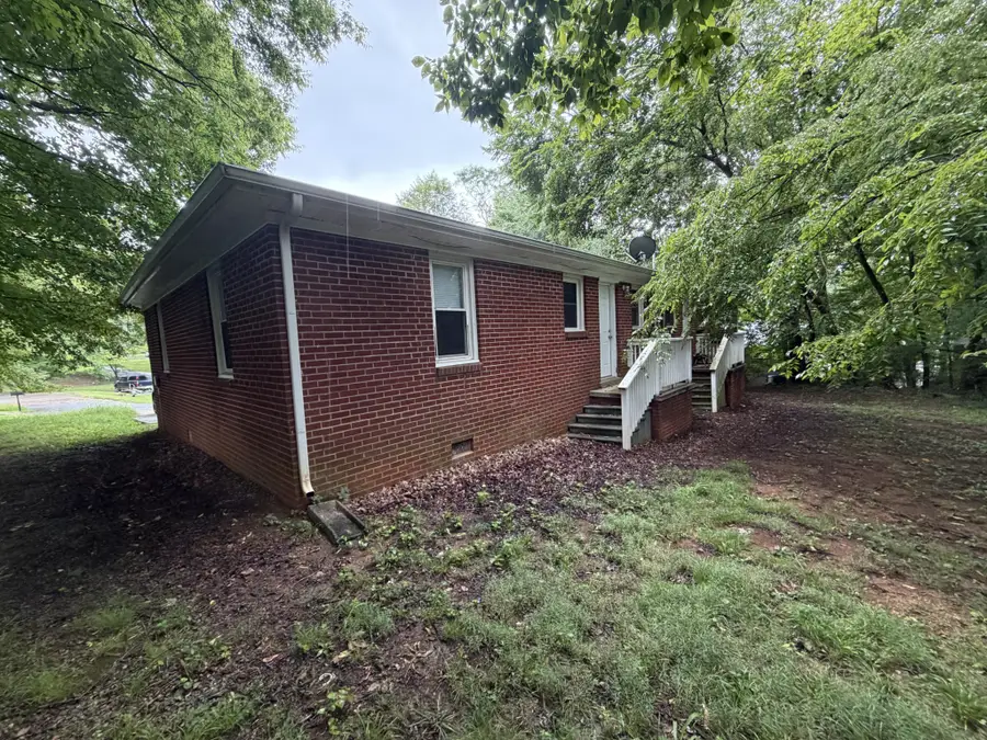 896 Locust Dr, Clarksville, TN 37040 - #2