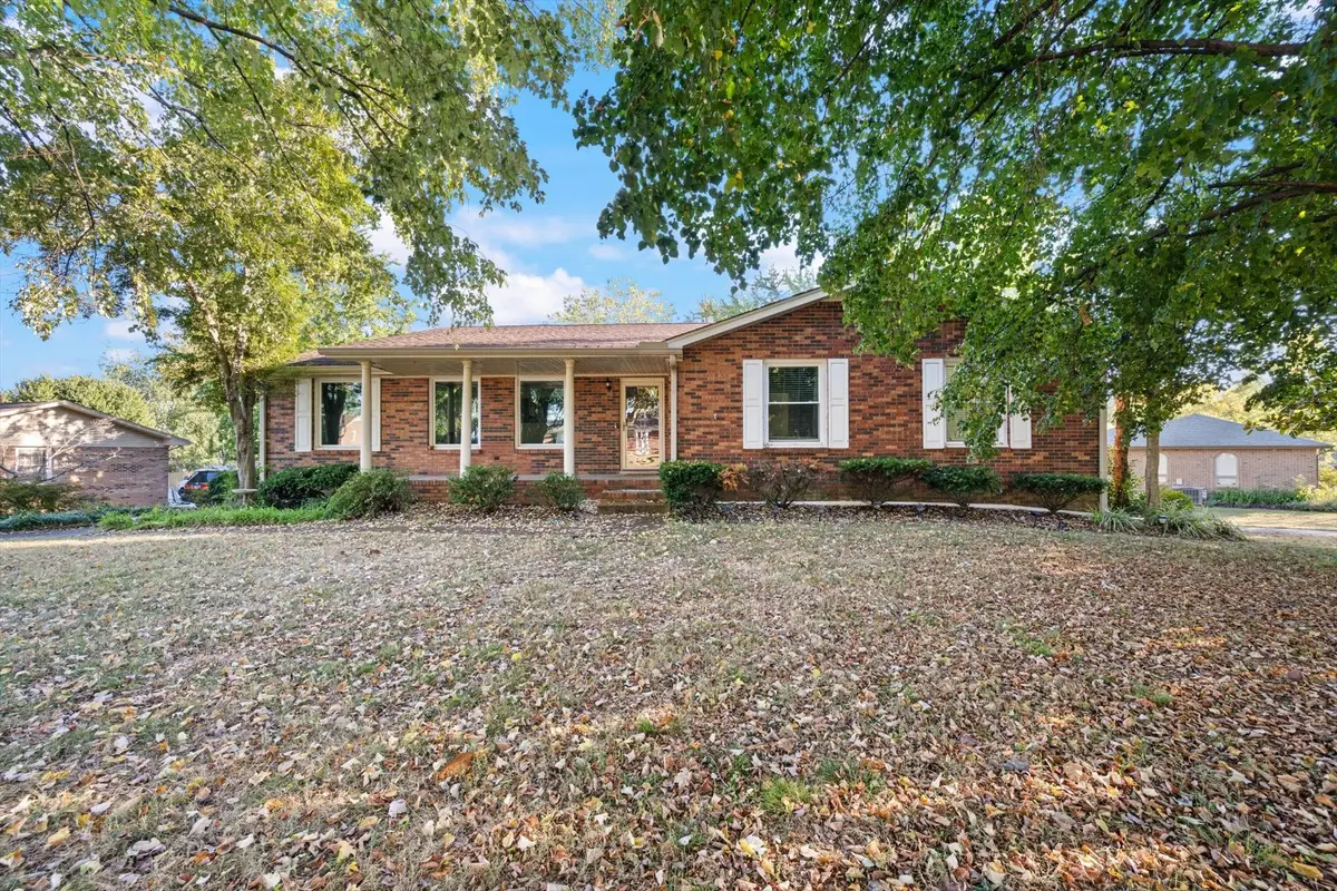110 Sam Davis Dr, Springfield, TN 37172 - #1
