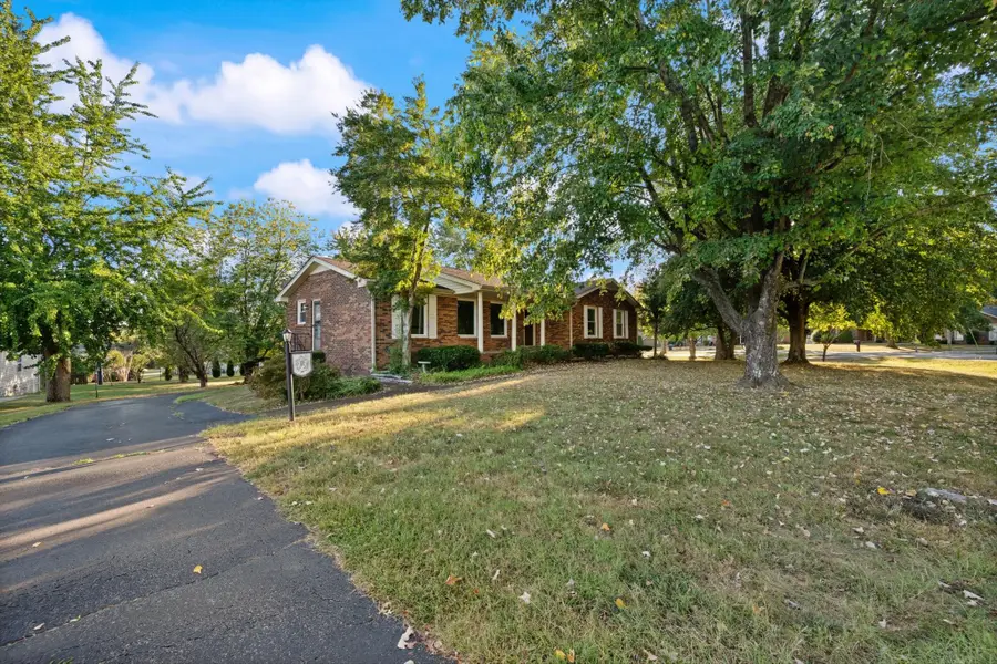 110 Sam Davis Dr, Springfield, TN 37172 - #2
