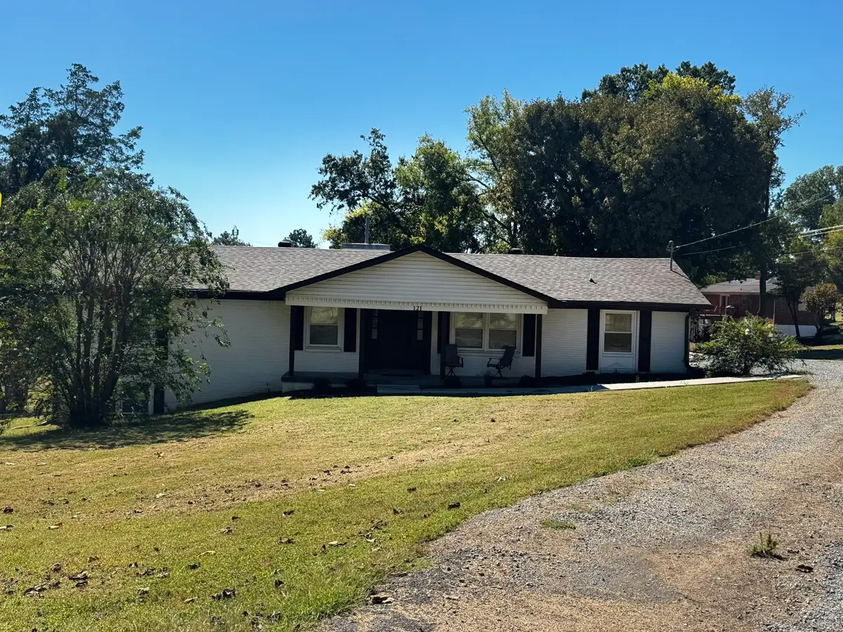 121 Cumberland Cir, Gallatin, TN 37066 - #1