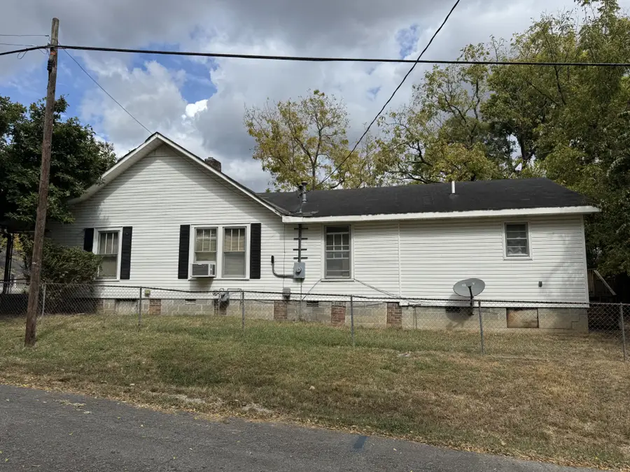 1831 S Main St, Columbia, TN 38401 - #2