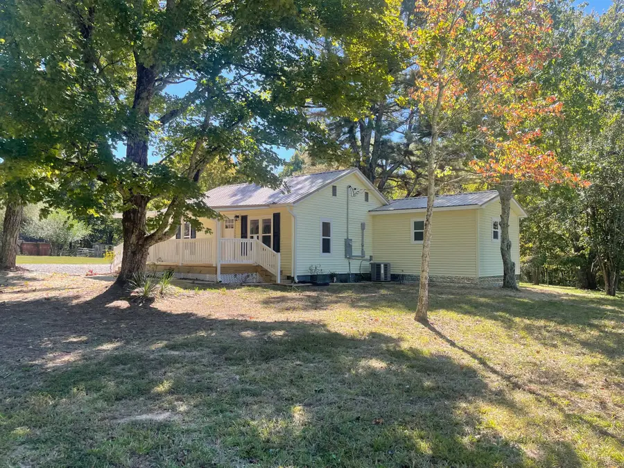 2625 Old Blacktop Rd, Mc Ewen, TN 37101 - #2