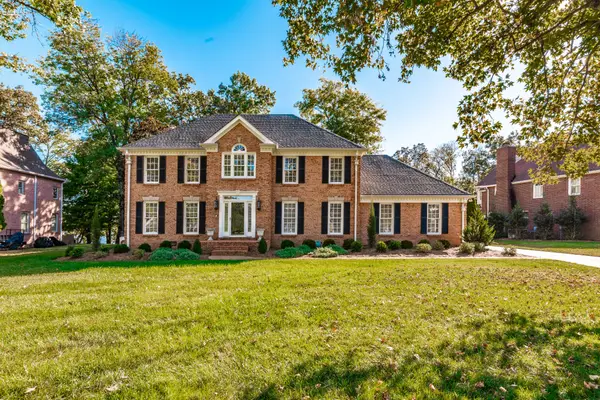 214 Woodlake Dr, Gallatin, TN 37066
