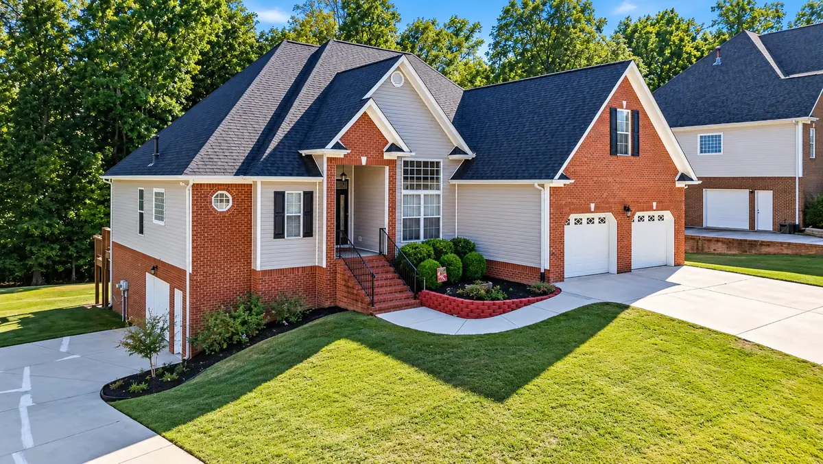 840 Brooke Stone Dr, Soddy Daisy, TN 37379 - #1
