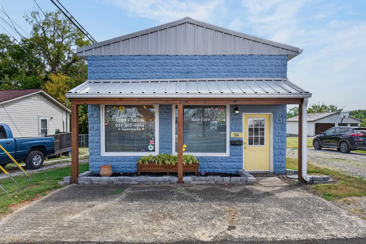 24 N Spring St, Sparta, TN 38583 - #1