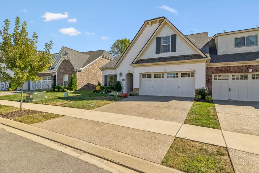 911 Cherry Grove Dr, Hendersonville, TN 37075 - #2