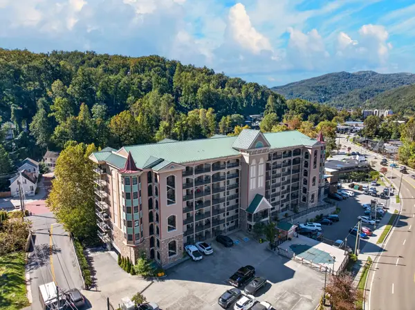 210 Roaring Fork Ext #404, Gatlinburg, TN 37738