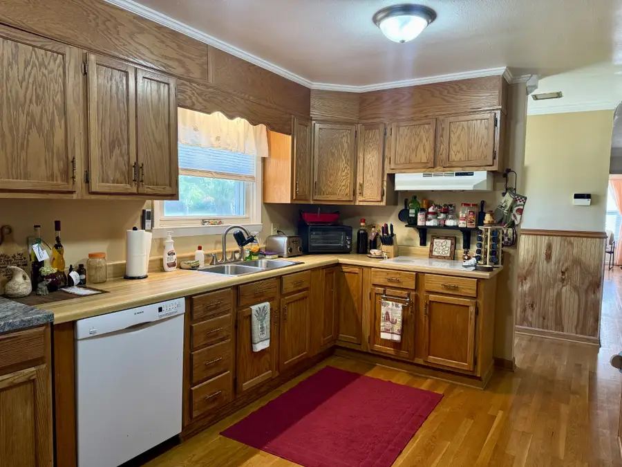 126 Roosevelt Rd, McMinnville, TN 37110 - #2