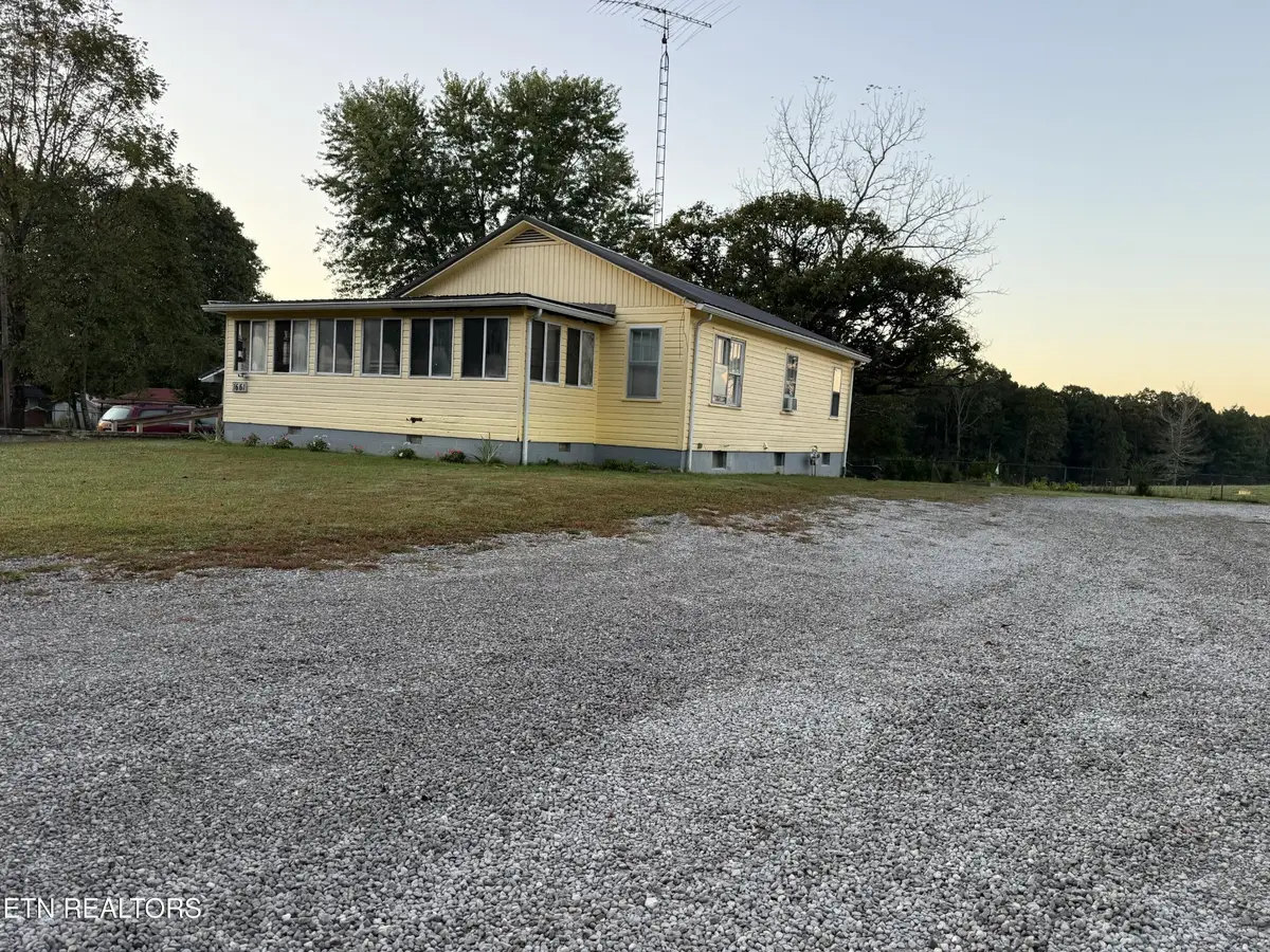 1661 Deer Lodge Hwy, Deer Lodge, TN 37726 - #1