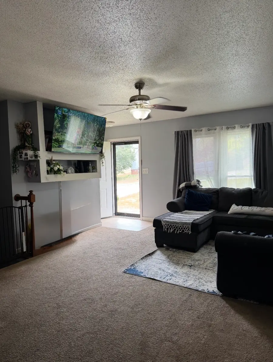 214 Sherwood Hills Dr, Clarksville, TN 37042 - #2