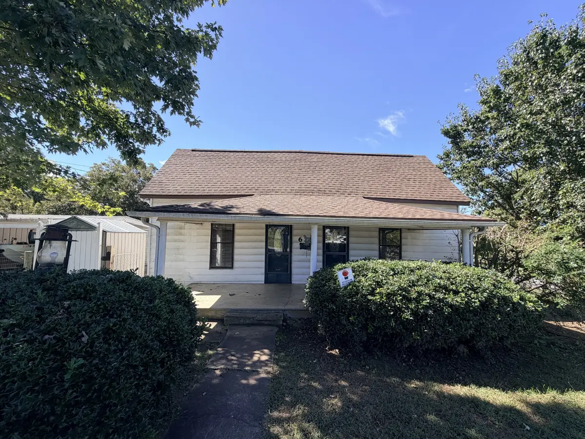 639 6th St, Newport, TN 37821 - #1