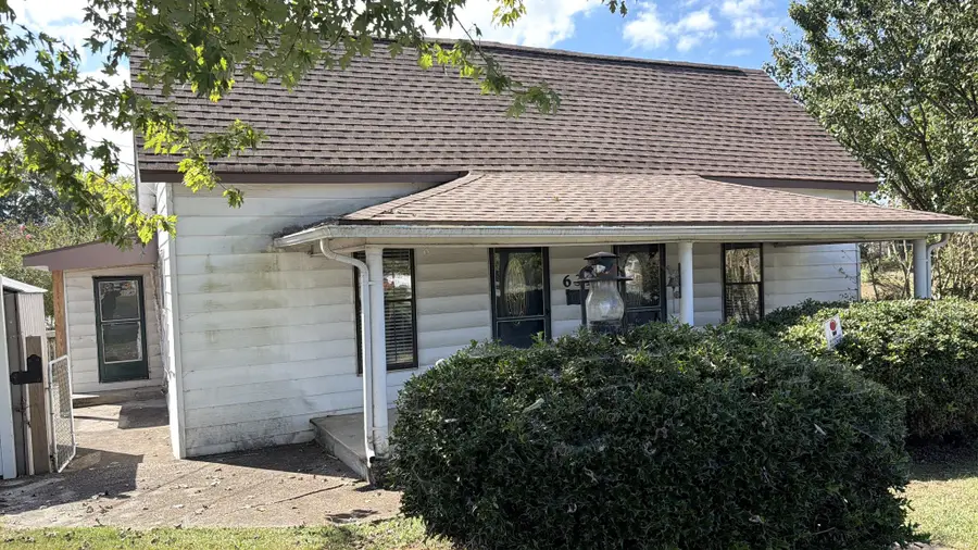 639 6th St, Newport, TN 37821 - #2